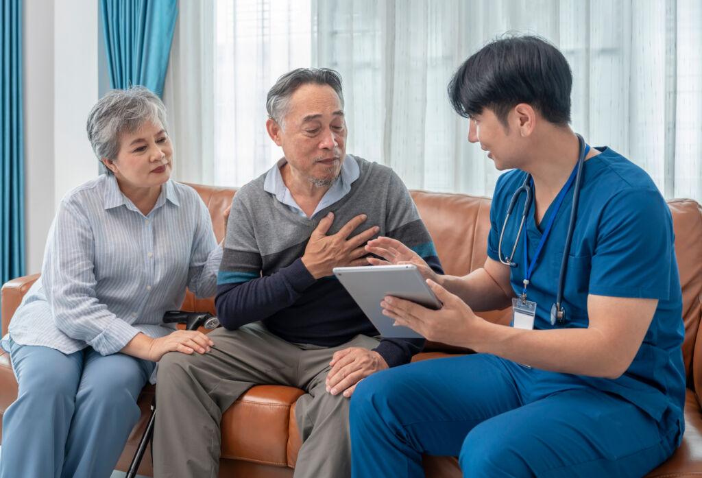 image of a clinical research professional explain a clinical trial to patients